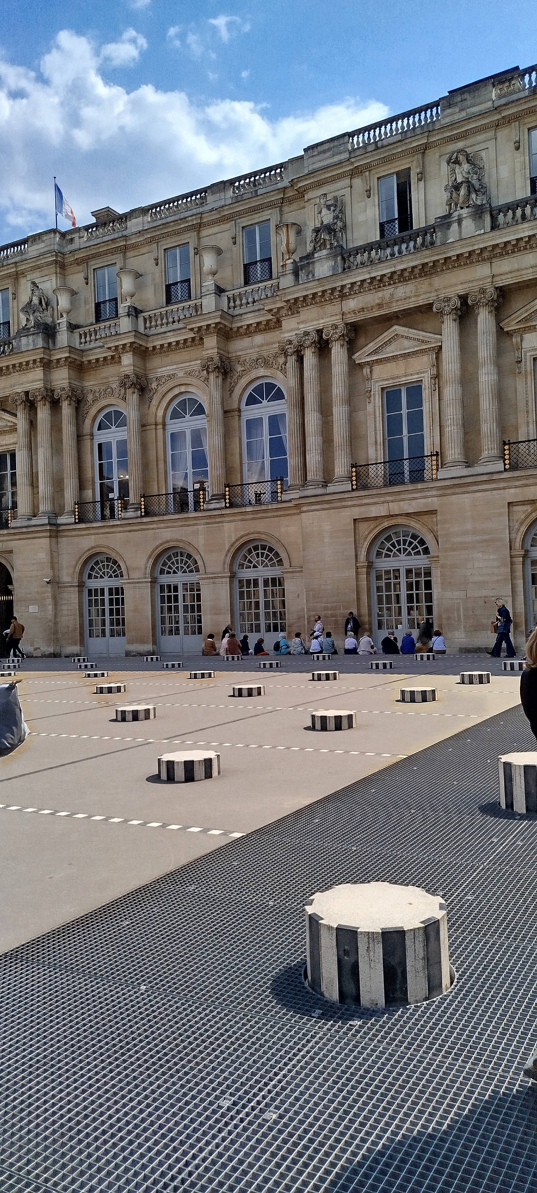 Colonnes de Buren, à Paris